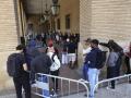 Inmigrantes haciendo cola en Zaragoza