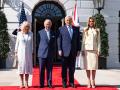 WASHINGTON (United States), 27/04/2026.- Britain's King Charles III (2-L), Queen Camilla (L), US President Donald Trump (2-R) and First Lady Melania Trump (R) pose for a picture at the White House in Washington, DC, USA, 27 April 2026. King Charles III and Queen Camilla are on a four-day state visit to the US that also esi:includes engagements in New York and Virginia. (Reino Unido, Estados Unidos, Nueva York) EFE/EPA/ALLISON ROBBERT/ POOL