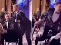 Vance, en el momento en el que el Servicio Secreto le saca de la cena