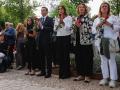 El alcalde, otras autoridades y familiares y allegados de las víctimas en Orive