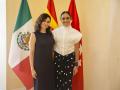 La presidenta de la Comunidad de Madrid, Isabel Díaz Ayuso con la alcaldesa de la demarcación de Cuauhtémoc, en la Ciudad de México, Alessandra Rojo de la Vega