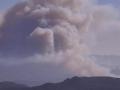 Captura de video de Alert California de la Universidad de California San Diego que muestra humo provocado por el incendio Sandy este lunes