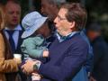 José Luis Martínez-Almeida junto a su hijo Lucas en el Longines Global Champions Tour 2026 que se celebra en el en el Club de Campo Villa de Madrid, a 17 de mayo de 2026, en Madrid (España). La Champions League de la hípica, el Longines Global Champions Tour 2026, celebra en Madrid su cuarta etapa mundial, la primera en territorio europeo, con la presencia de los mejores equipos ecuestres del mundo.
