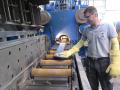 Un trabajador de una industria