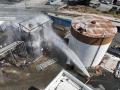 Los bomberos tratan de evitar la explosión de un tanque químico que ha sufrido una fuga en California