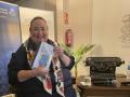 Imagen de Victoria Daboise en la presentacion de su libro en el Casino de Agricultura