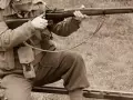 Un soldado británico con un fusil Lee Enfield