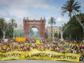 Manifestación de profesores en Barcelona, en el Arco del Triunfo
