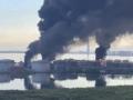 Kiev, 3 jun (EFE).- Captura del vídeo publicado en X por el presidente de Ucrania, Volodímir Zelenski, mostrando el o ataque ucraniano contra la terminal petrolera del puerto ruso de San Petersburgo. Las defensas aéreas ucranianas derribaron durante la pasada madrugada 189 de los 198 drones de larga distancia lanzados por el Ejército ruso contra territorio bajo control de Kiev, al tiempo que fuerzas ucranianas golpearon la terminal petrolera de San Petersburgo, según el mensaje publicado por Zelenski en la red social. EFE/ Volodímir Zelenski en X - SOLO USO EDITORIAL/SOLO DISPONIBLE PARA ILUSTRAR LA NOTICIA QUE ACOMPAÑA (CRÉDITO OBLIGATORIO) -