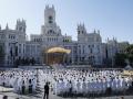 Vista general de la misa del Corpus Christi oficiada por el Papa León XIV esta mañana en la Plaza de Cibeles de Madrid