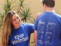 Dos voluntarios, en la sede del secretariado de Pastoral con Jóvenes