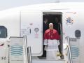 El papa León XIV a su llegada al aeropuerto de El Prat en Barcelona, este martes