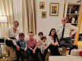 Lola Sánchez con su marido, Pablo, y cinco de sus seis hijos