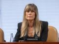 Begoña Gómez entrega el pasaporte al juez Peinado en los juzgados de Plaza de Castilla