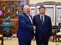 El presidente de Bielorrusia, Alexander Lukashenko, reunido con el presidente de China, Xi Jinping, en Pekín