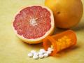 Combinar ciertos alimentos con medicamentos puede ser peligroso
