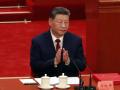El presidente chino Xi Jinping aplaude durante la celebración del 105.º aniversario de la fundación del Partido Comunista Chino (PCCh), en el Gran Salón del Pueblo, en Pekín, China