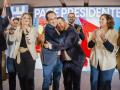 (Foto de ARCHIVO)
El exministro de Defensa José Bono (3d) y el candidato del PSOE a la Presidencia de Castilla-La Mancha, Emiliano García-Page (3d), se abrazan a su llegada a realizar el seguimiento de la jornada electoral en el cigarral del Ángel Custodio, a 28 de mayo de 2023, en Toledo, Castilla-La Mancha (España). Hoy, 28M, se celebran elecciones municipales en un total de 8.131 ayuntamientos y elecciones autonómicas en 12 comunidades autónomas. En las elecciones municipales podrán votar 35.414.655 electores y en las autonómicas que se celebran podrán hacerlo 18.382.505 electores.

Mateo Lanzuela / Europa Press
29 MAYO 2023;TOLEDO;CASTILLA LA MANCHA;ELECCIONES MUNICIPALES;28M
29/5/2023