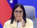 AME6857. CARACAS (VENEZUELA), 02/07/2026.- La presidenta encargada de Venezuela, Delcy Rodríguez, habla durante una rueda de prensa este jueves, donde agradeció a los 147 países y a "los artistas internacionales, Bad Bunny entre otros, que enviaron ayuda tras el doble terremoto, en Caracas (Venezuela). EFE/ Iván Cárdenas