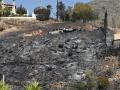 BÉDA (ALMERÍA) (ESPAÑA), 11/07/2026.- Restos de vehiculos calcinados en el municipio almeriense de Béda . La superficie afectada por el incendio forestal originado en Los Gallardos (Almería), con doce fallecidos, se ha elevado a 6.600 hectáreas por los avances registrados durante la pasada jornada, que obligaron a ampliar el perímetro ante la presencia de focos y frentes muy activos. EFE/Carlos Barba