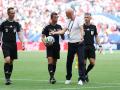 El seleccionador noruego protesta al árbitro el primer gol de Inglaterra