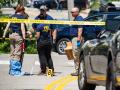 Investigadores del FBI trabajan en el lugar de un tiroteo en el que estuvo involucrado el ICE en Biddeford, Maine
