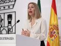 La presidenta de la Junta de Extremadura, María Guardiola, ofrece una rueda de prensa