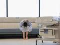 Una mujer llora después de abortar