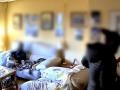La mujer actúa en casa de una de las ancianas afectadas y es captada por las cámaras