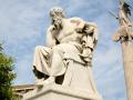 Estatua de Sócrates en la Academia de Atenas, en Grecia