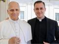 El sacerdote más joven de España (Miguel, 24 años) junto a León XIV