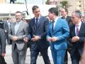 El presidente del Gobierno, Pedro Sánchez, habla con el ministro principal de Gibraltar, Fabián Picardo, en el acto de demolición de la Verja