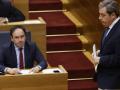 Imagen del presidente de la Generalitat, Juanfran Pérez Llorca, y el síndico del grupo parlamentario VOX, José María Llanos (d), durante una sesión de control, en Les Corts