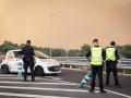 (Foto de ARCHIVO)
Carretera cortada, a 2 de julio de 2026, en Chapinería, Madrid (España). Los incendios que afectan a la Comunidad de Madrid siguen avanzando sin control y se han unido en un solo foco, mientras que en Ávila el incendio de Burgohondo avanza también sin control lo que ha obligado al Gobierno central a declarar la emergencia nacional en un día en la que las previsiones meteorológicas de intensas rachas de viento dificultan las labores de extinción. Hasta el momento se han quemado 9.000 hectáreas en Ávila y otras 6.000 en Madrid.

A. Pérez Meca / Europa Press
24 JULIO 2026 INCENDIO FORESTAL;PIXELADA
24/7/2026