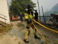 Un bombero en la localidad leonesa de Quintela