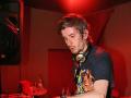 El DJ francés Kavinsky durante una actuación