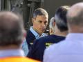 El presidente del Gobierno, Pedro Sánchez, visita el Puesto de Mando Avanzado de Navaluenga