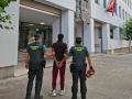 La Guardia Civil ha detenido a un varón de 22 años como presunto autor de un delito de incendio forestal en el paraje Las Salinas de Matachana, término municipal de Castropodame (León)