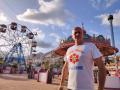 Juan Carmona, el extrabajador de Tivoli, con una camiseta reivindicativa, en el viejo parque de atracciones