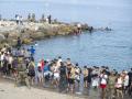 Decenas de inmigrantes intentan cruzar a España desde Marruecos