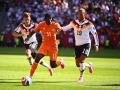20 June 2026, Canada, Toronto: Soccer, Men's, 2026 World Cup, Germany vs. Ivory Coast, First Round, Group E, Matchday 2, Toronto Stadium, Yan Diomande (M, Ivory Coast) battles for the ball with Joshua Kimmich (Germany) and Leroy Sané (Germany). PLEASE NOTE: In accordance with FIFA regulations, these images may be used exclusively for editorial purposes. Commercial use is prohibited. Furthermore, no video-like sequences may be created, and no alterations may be made to the image, either in the foreground or the background. Photo: Tom Weller/dpa *** Local Caption *** .