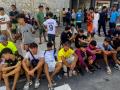 Menores extranjeros en Ceuta, este viernes a las puertas de la Jefatura Superior de Policía para ser identificados