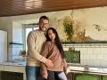 Aurora y su marido en una de las casas que van a reformar