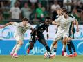 Vinicius conduce un balón en el partido amistoso frente al Ferencváros