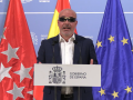 Francisco Martín con las gafas homologadas para ver el eclipse del 12 de agosto
