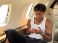 Lamine Yamal durante un viaje en jet