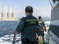 Agentes de la Guardia Civil patrullando el Puerto de Barcelona, en una imagen de archivo