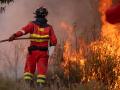 El incendio de Niebla (Huelva) continúa activo