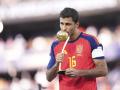 Rodri Hernández, con el trofeo a mejor jugador del Mundial