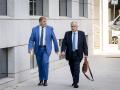El expresidente de Correos y exjefe de gabinete de Pedro Sánchez en el PSOE, Juan Manuel Serrano (i), a su llegada a la Audiencia Nacional este martes